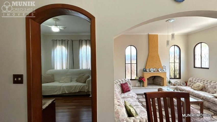 SOBRADO 4 DORMS. 4 VAGAS NO PARQUE IPÊ