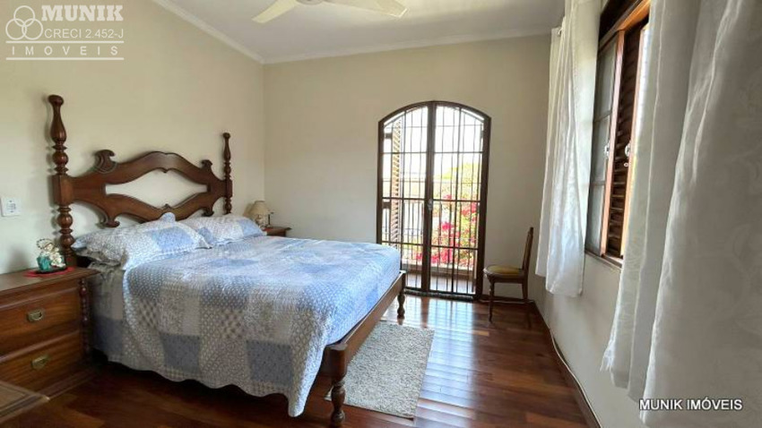 SOBRADO 4 DORMS. 4 VAGAS NO PARQUE IPÊ
