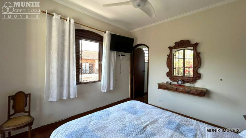 SOBRADO 4 DORMS. 4 VAGAS NO PARQUE IPÊ