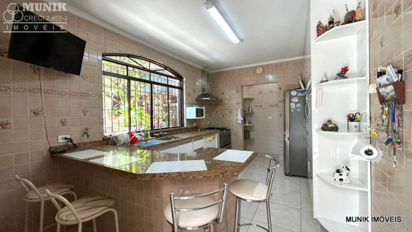 SOBRADO 4 DORMS. 4 VAGAS NO PARQUE IPÊ