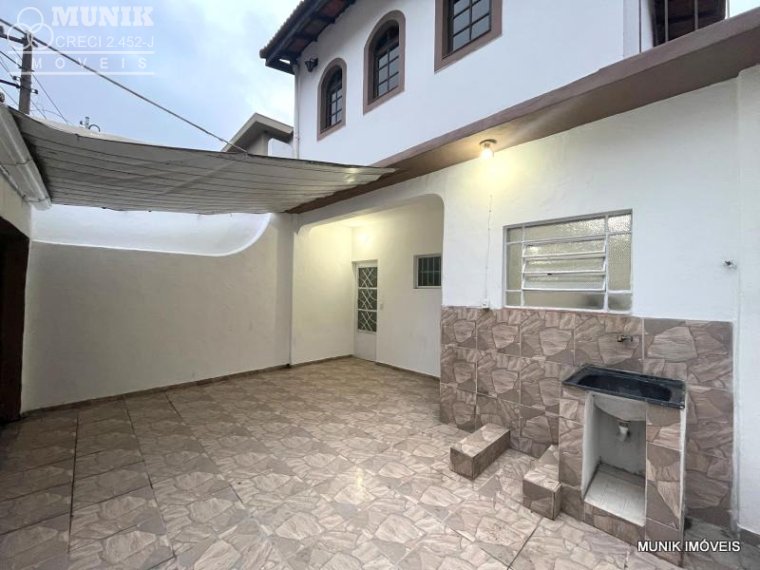 CASA TÉRREA, 30,00M² 1 DORM. COM 2 VAGAS NO JD. LÚCIA