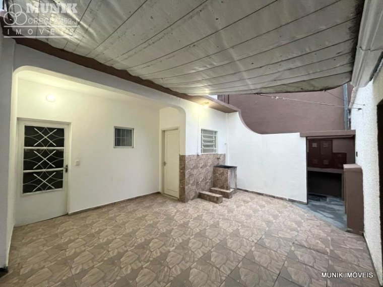 CASA TÉRREA, 30,00M² 1 DORM. COM 2 VAGAS NO JD. LÚCIA