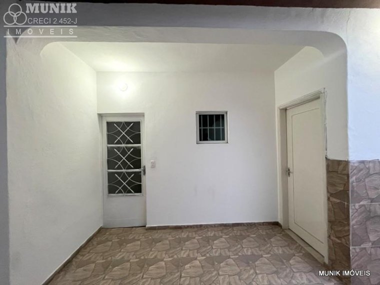 CASA TÉRREA, 30,00M² 1 DORM. COM 2 VAGAS NO JD. LÚCIA