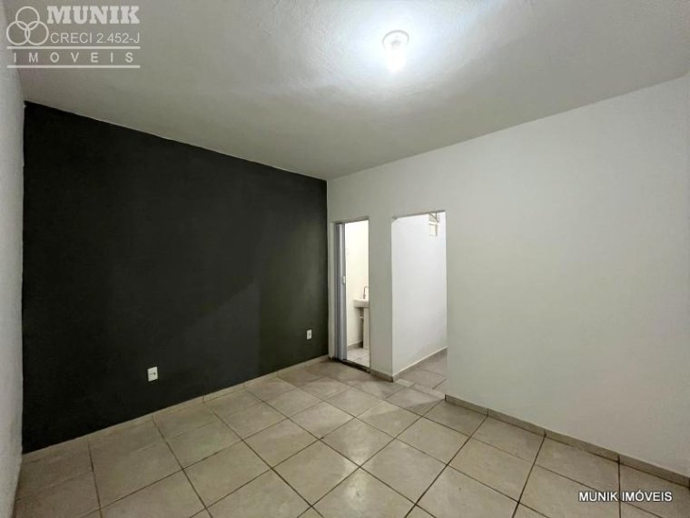 CASA TÉRREA, 30,00M² 1 DORM. COM 2 VAGAS NO JD. LÚCIA