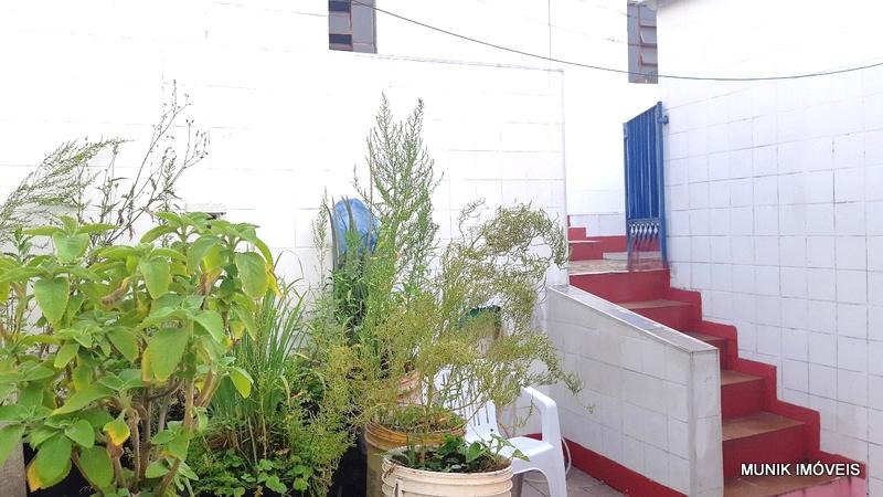 CASA NA VILA SÃO DOMINGOS COM 3 VAGAS DE GARAGEM