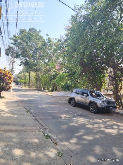 CASA NA VILA SÃO DOMINGOS COM 3 VAGAS DE GARAGEM